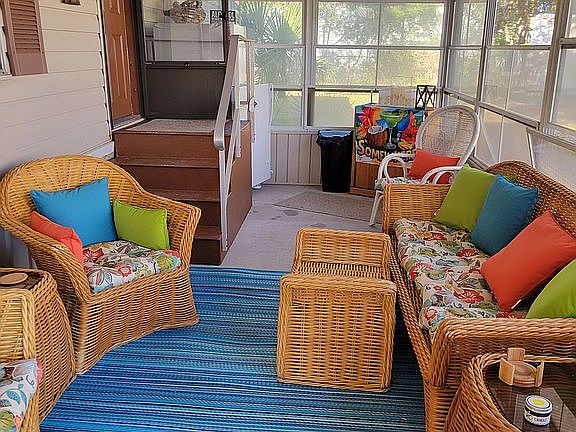 Sunroom windows & screens