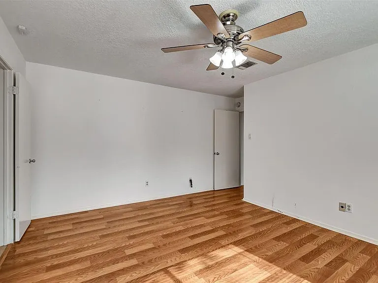 1311 Oak Hollow Dr — Photo 11