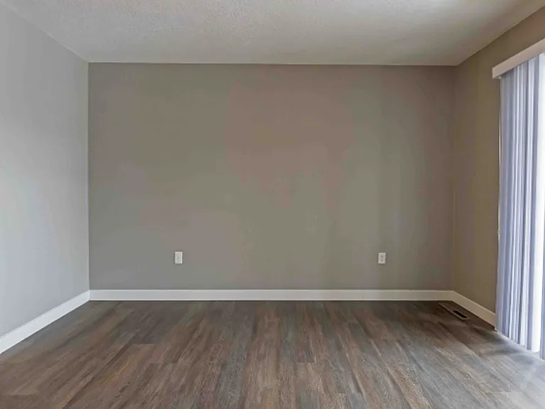 617 N Lewis Ave — Photo 8