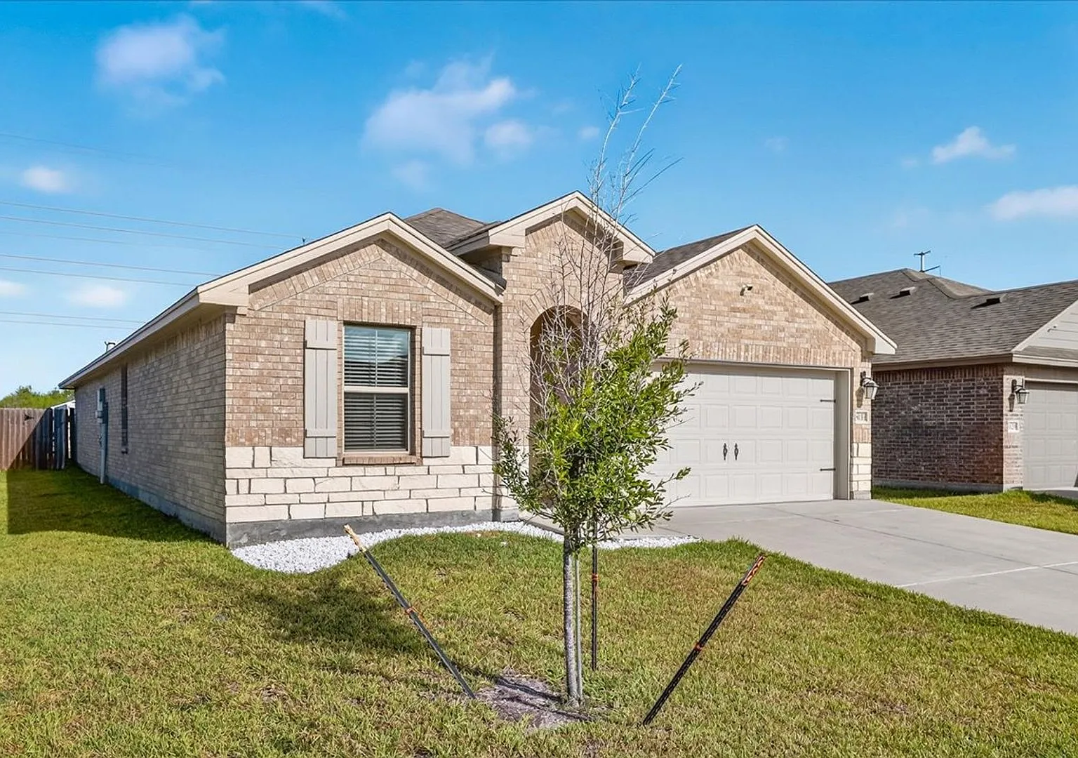 8133 Cattlemen Dr - 4/Bed 2.5/Bath - $2395/month — Photo 3