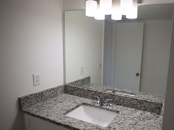 5th image of 1250 SE Parkview Pl APT C8