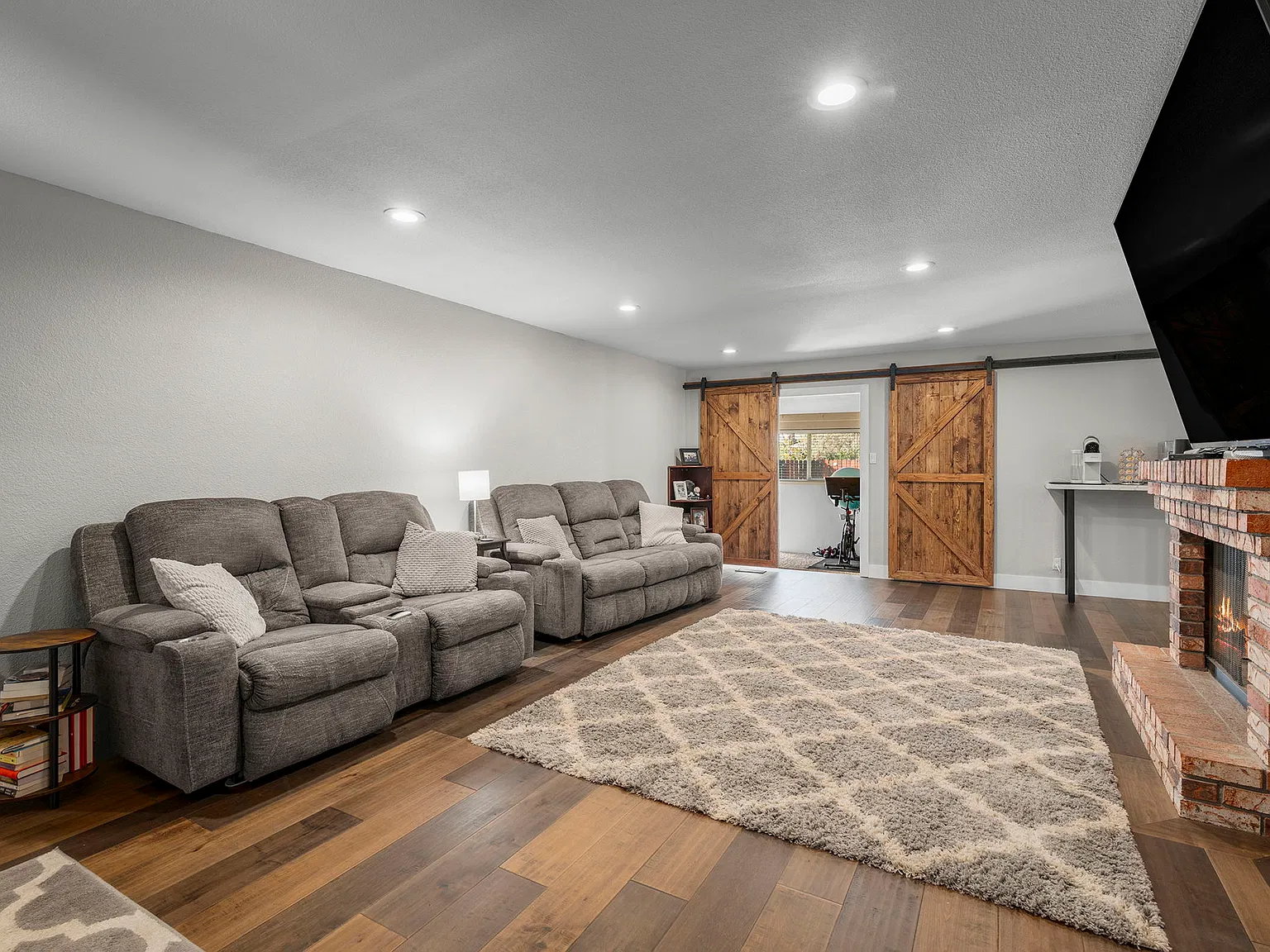 3 bed, 2050 sqft, $3,500 — Photo 3