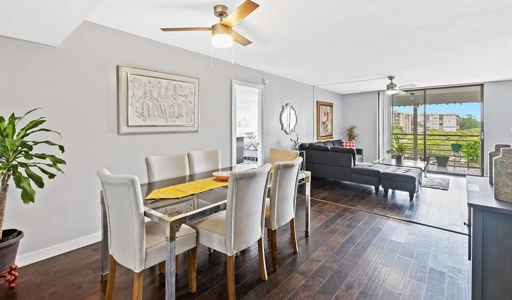 1100 St Charles Pl, apt 408 — Photo 4