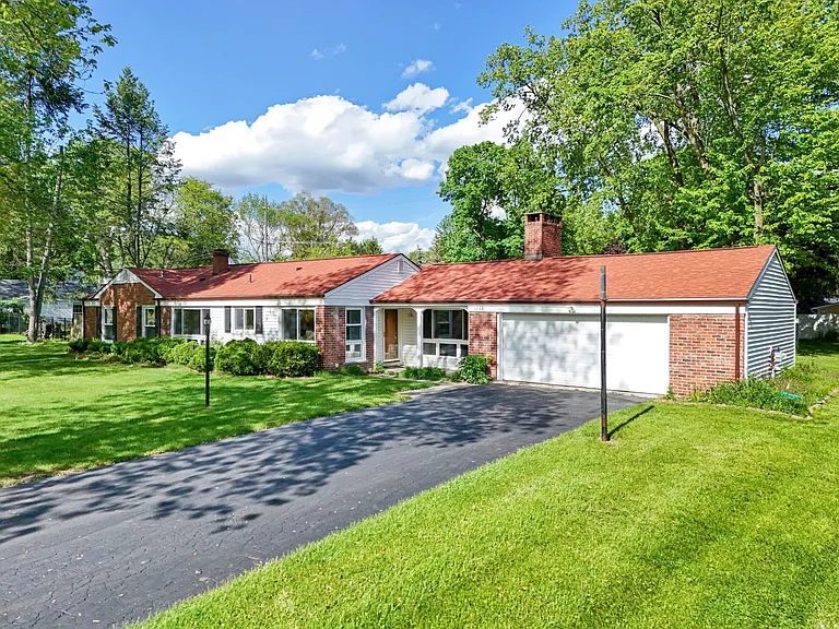 6843 E Dartmoor Rd — Photo 2