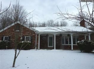 17475 Messenger Rd, Chagrin Falls, OH 44023