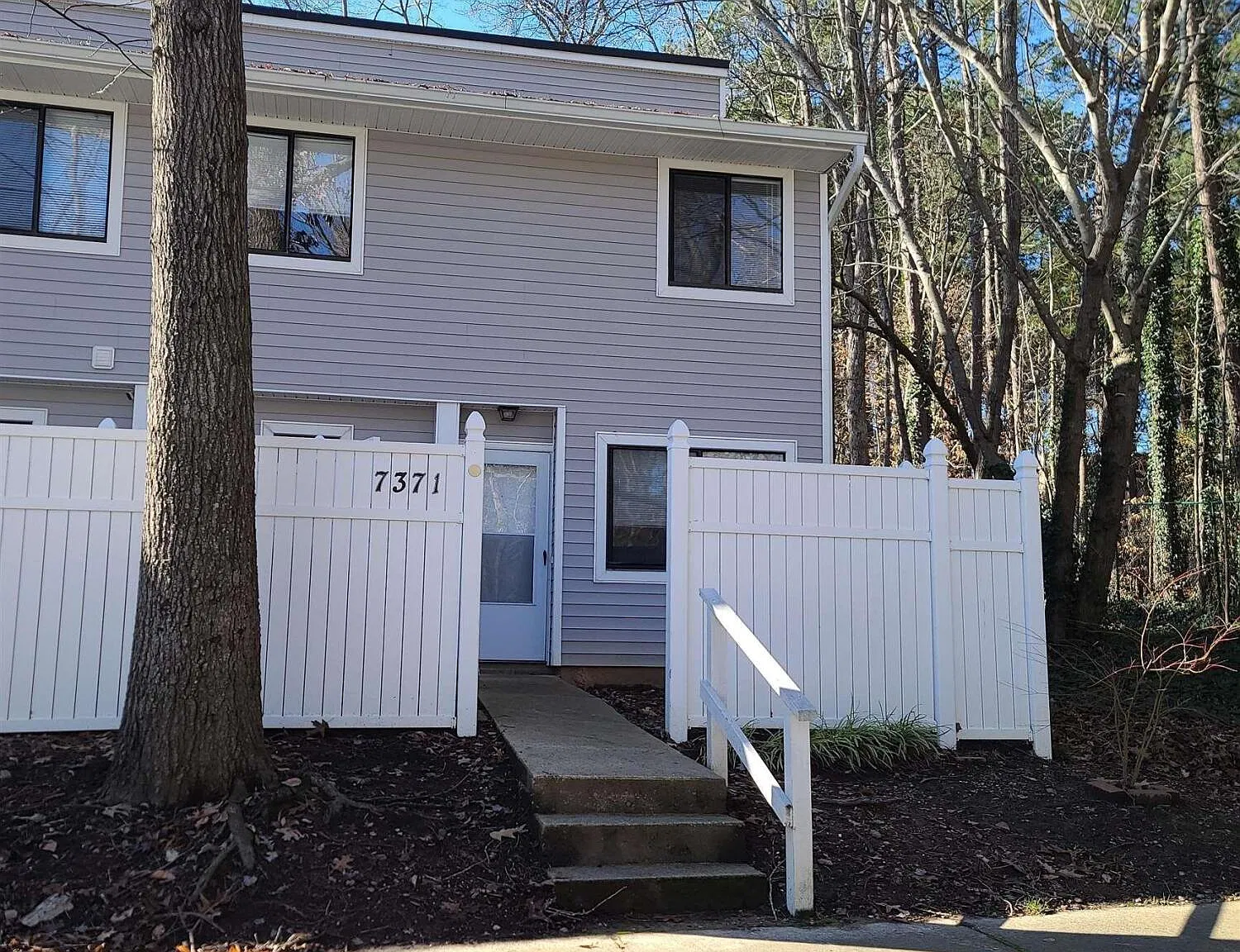 3 bed, 2.5 bath, 1330 sqft, $1,500 — Photo 1