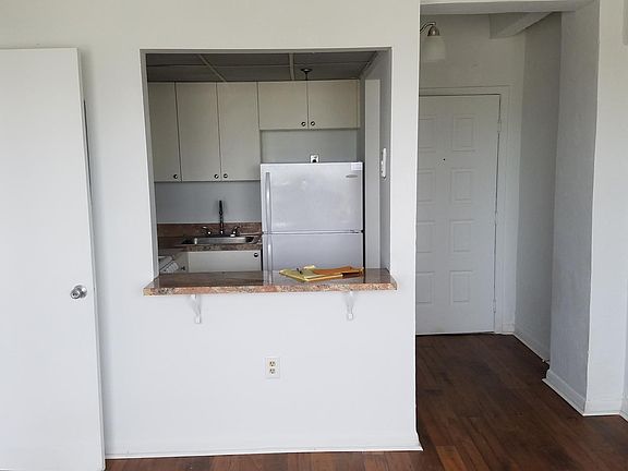 5th image of 810 Washington Ave #610
