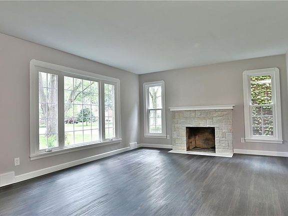 3rd image of 104 N Cadillac Dr