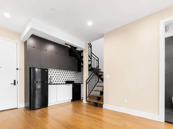 877 Park Ave #4A, Brooklyn, NY 11206