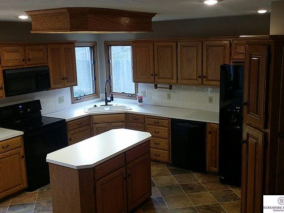 3rd image of 821 Wilshire Ln