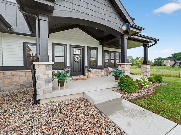 3rd image of 6359 Forest Park Dr