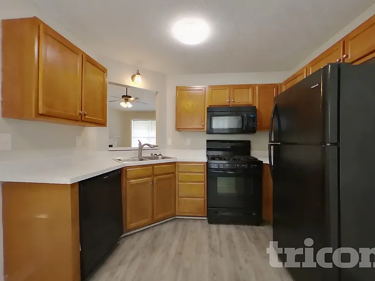 87 Princeton Dr — Photo 6