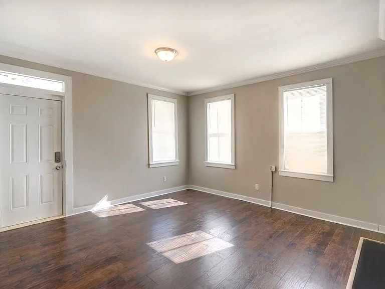 2425 — Photo 3