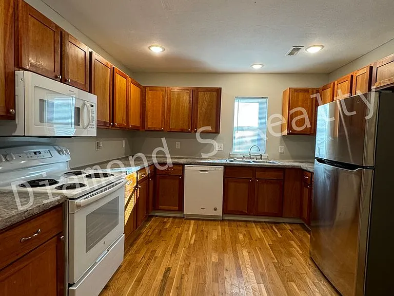 1618 E Farm Road 92 — Photo 8