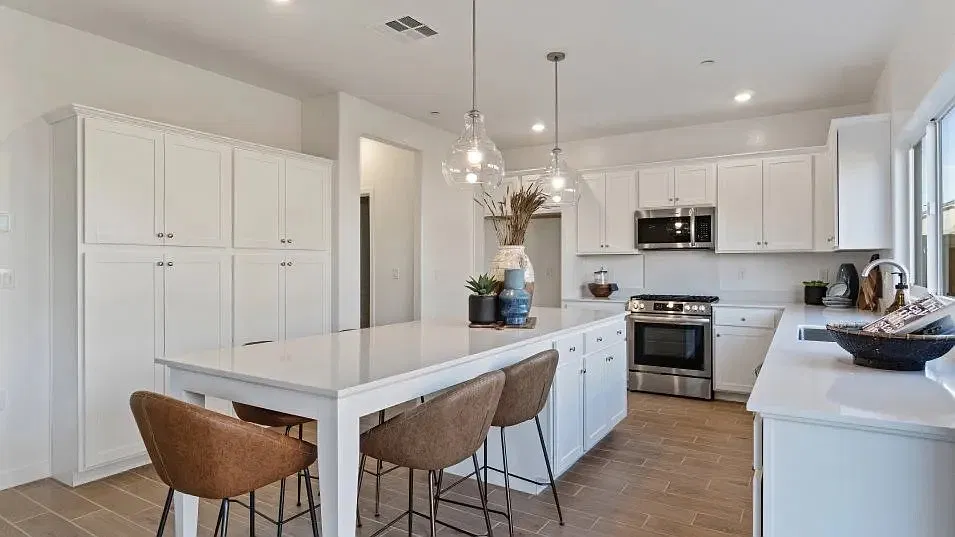4 bed, 2.5 bath, 2240 sqft, $2,950 — Photo 4