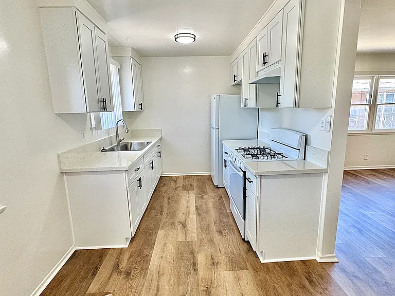 6743 Haskell Ave #6 — Photo 4