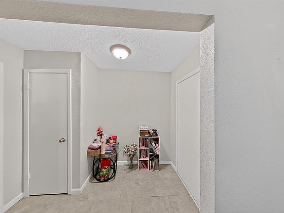 4th image of 8101 Amelia Rd APT 404