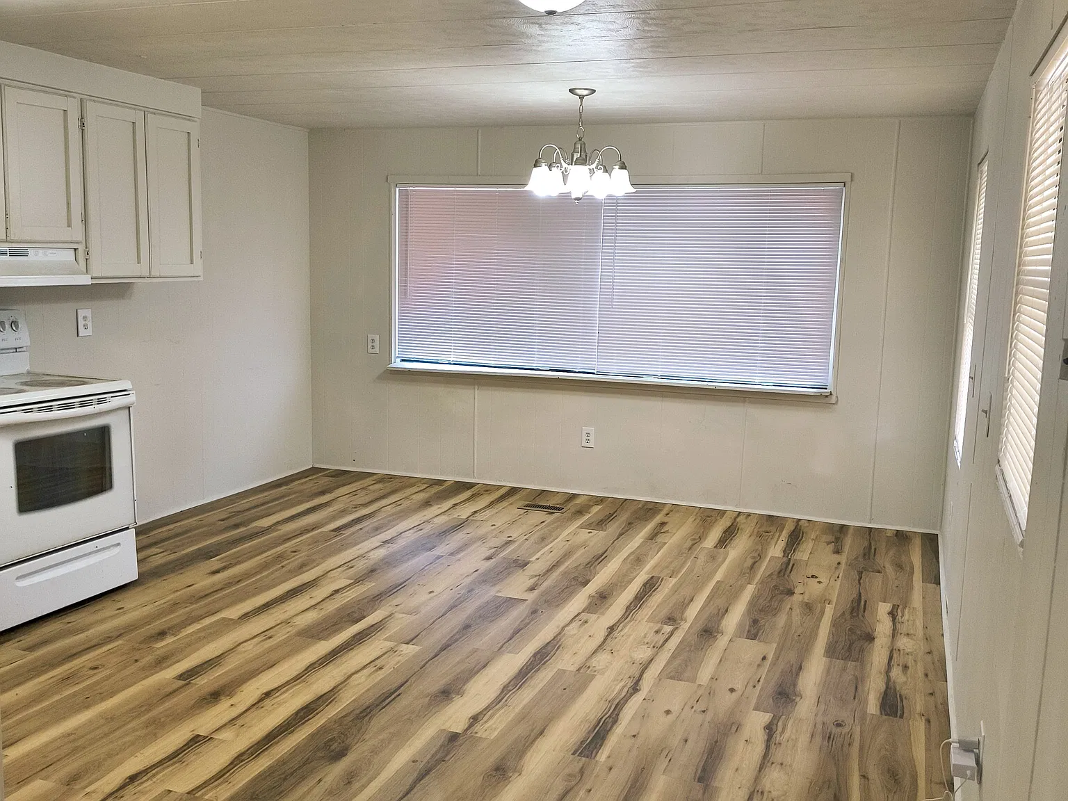 2 bed, $1,100 — Photo 1