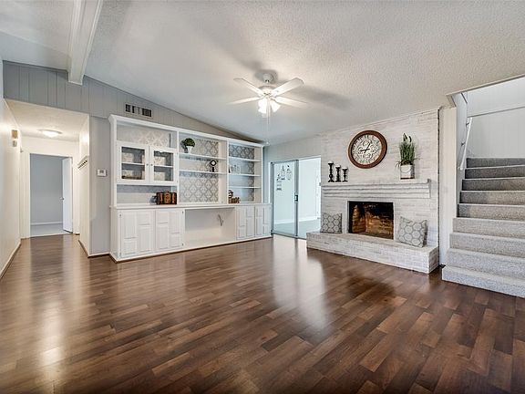 4th image of 2206 Village Green Dr