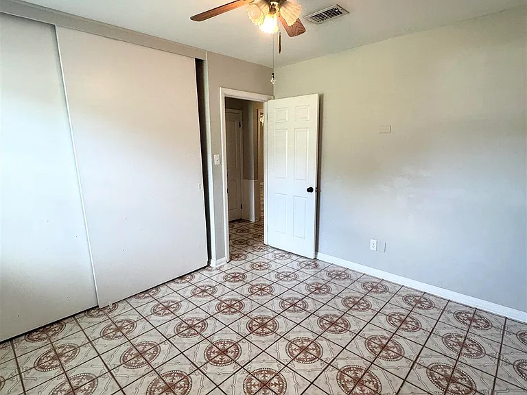 802 Blue Springs Dr — Photo 14