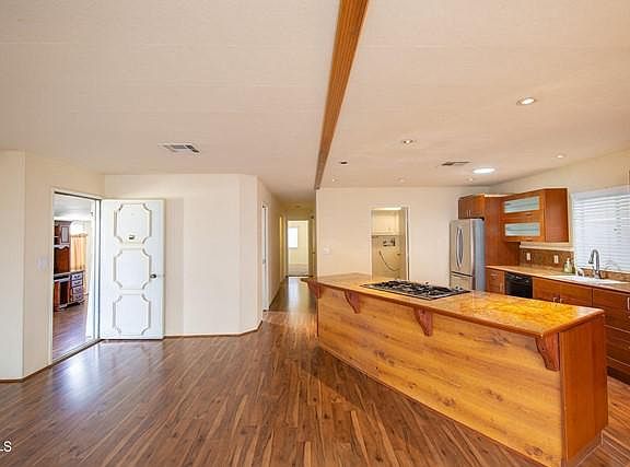 4th image of 950 Woodland Ave #55