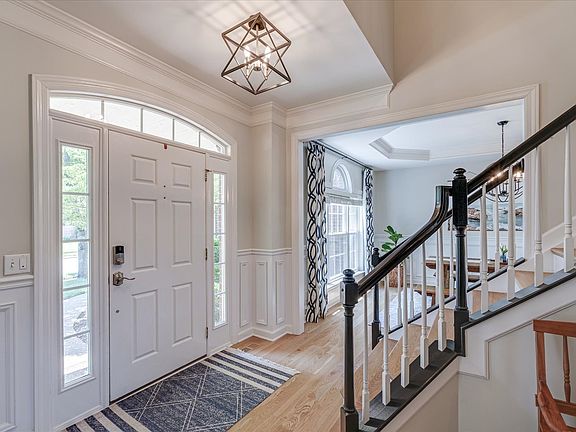 4th image of 327 Applecross Dr