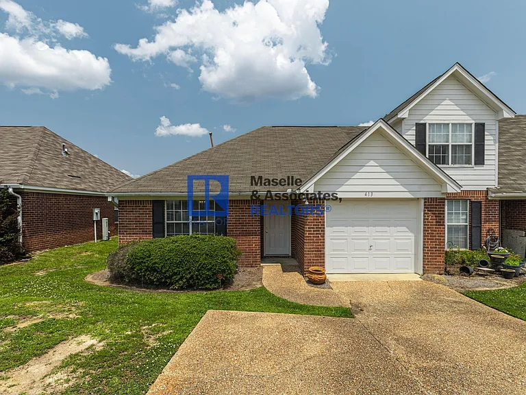 413 Woodlake Ln — Photo 1