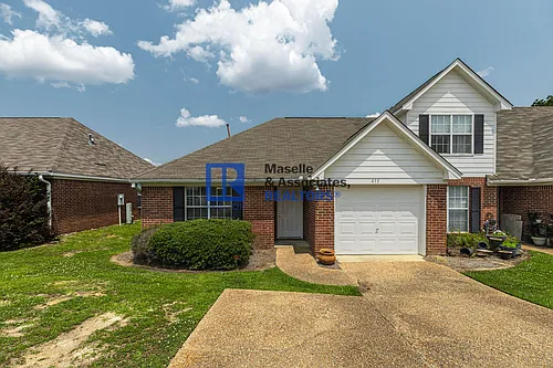 413 Woodlake Ln Photo 1