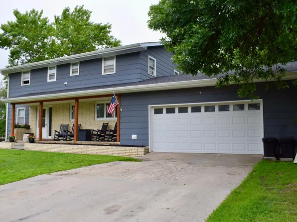 817 Alice Dr, Thief River Falls, MN 56701