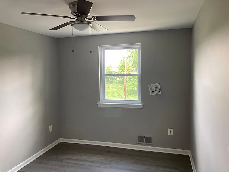 1607 Addison Rd S — Photo 13