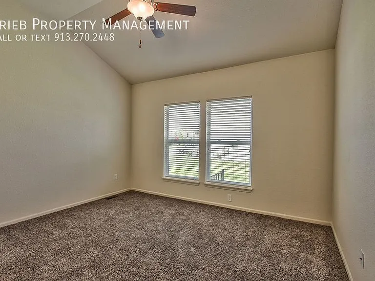 584 S Poplar St — Photo 24