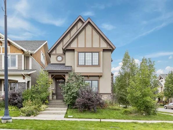 5 NE Mary Dover Dr SW, Calgary, AB T3E 7A4