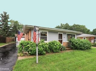 329 Kenloch Ave, Libertyville, IL 60048