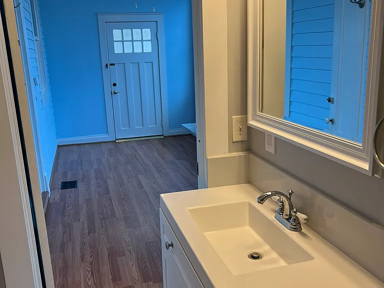 Stylish single vanity with drawer and storage below
