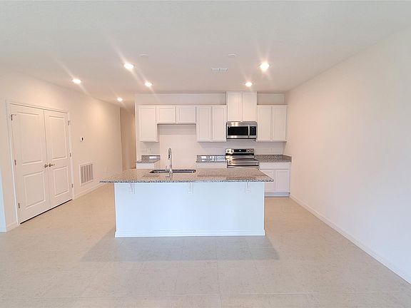3rd image of 582 SE Essex Drive