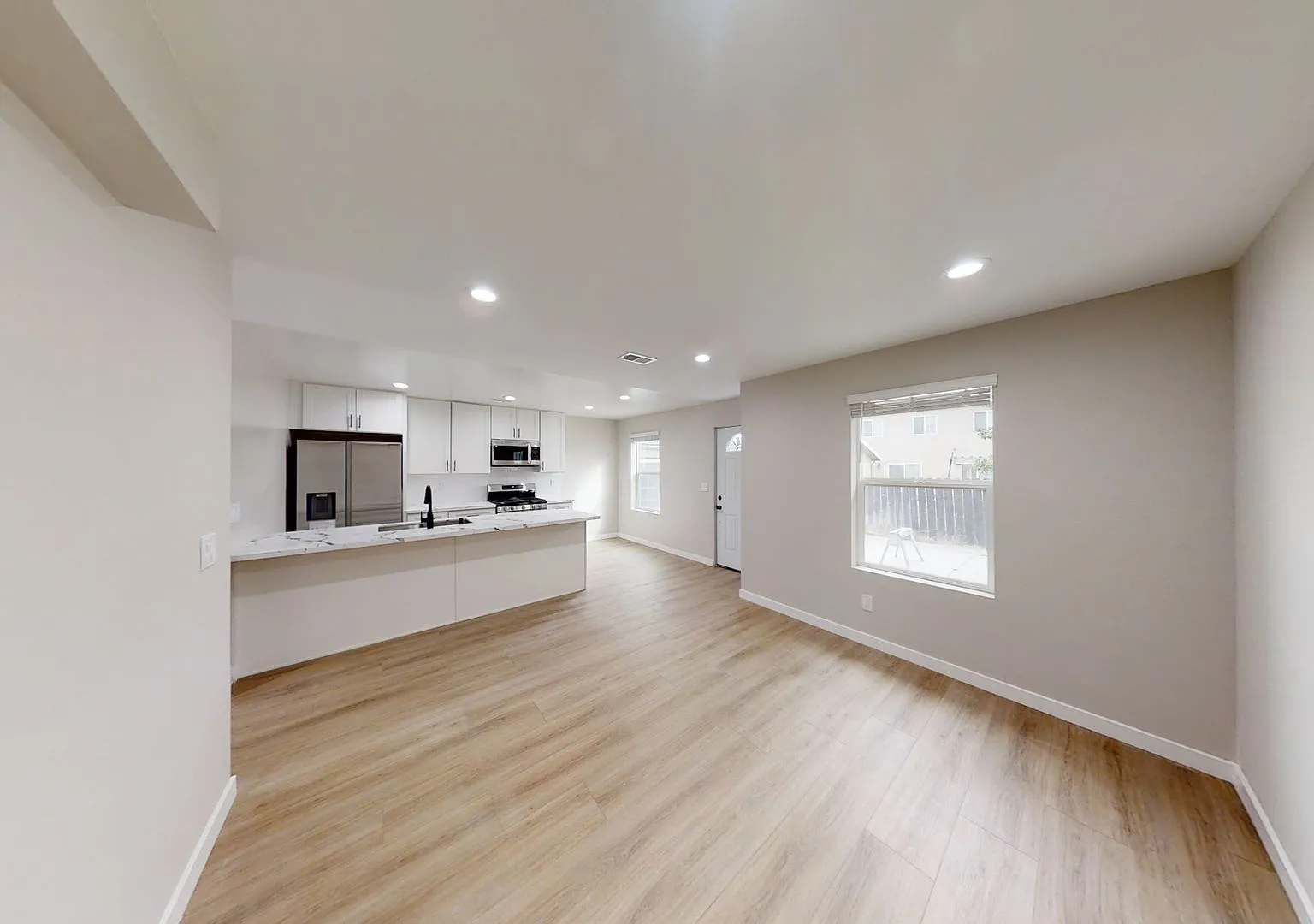 4BD/2BA, Close to Campus! — Photo 2