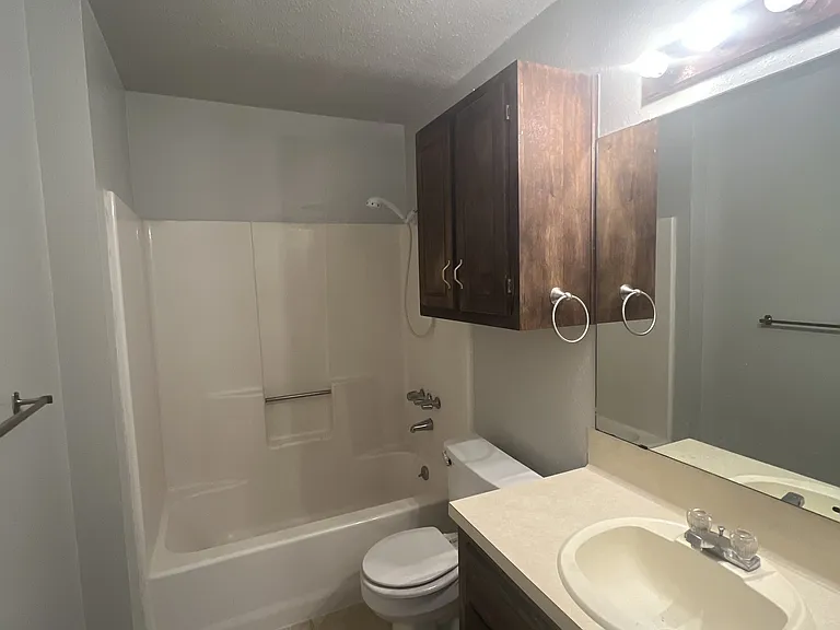 305 Veterans Ave #F — Photo 5