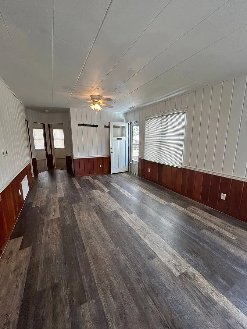 2 Bedroom 1 Bath House with Fenced Yard, Storage Shed, Off Street Parking — Photo 4