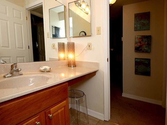 3rd image of 521 Sweetcreek Dr APT B