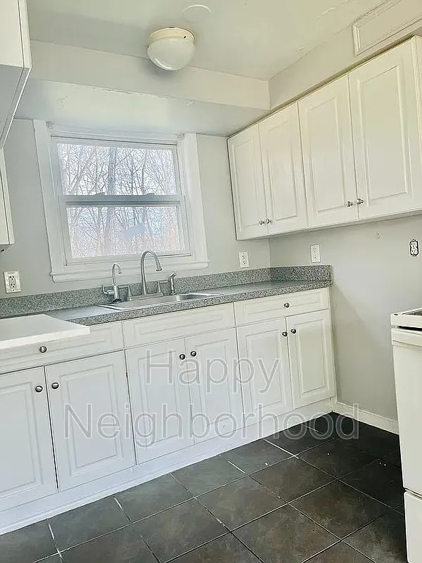 2 bed, 1.0 bath, 1100 sqft, $1,800 — Photo 1