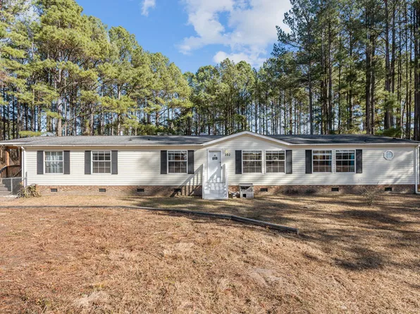 102 Foxtree Ct, Benson, NC 27504