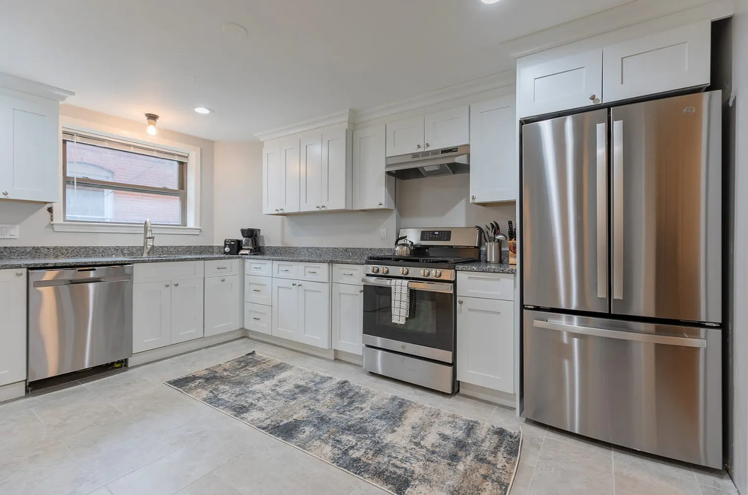 1 bed, 1.0 bath, 645 sqft, $8,392 — Photo 4