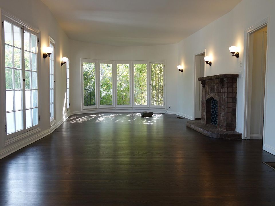 1st image of 2074 Glencoe Way