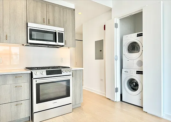 Rented by Greystar | media 6