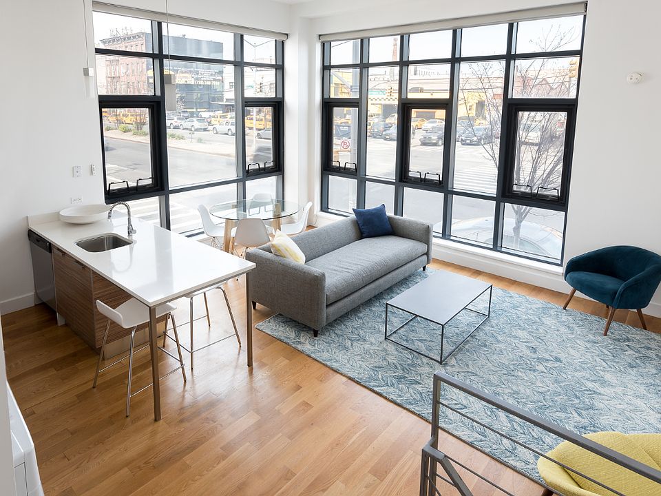 2nd image of 305 McGuinness Blvd APT 1D