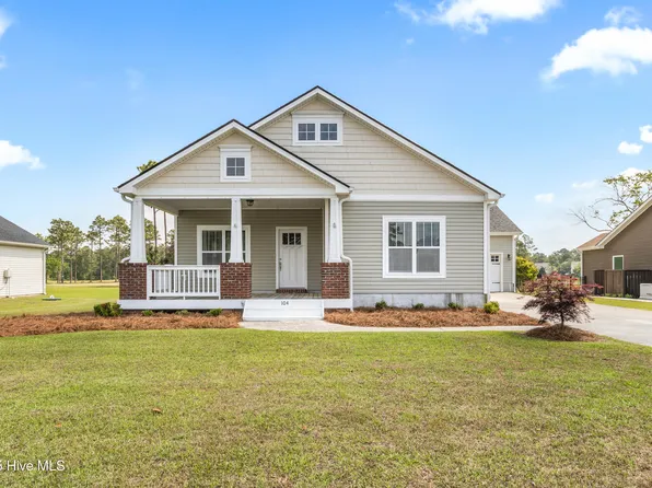 104 Farmstead Place, Maple Hill, NC 28454