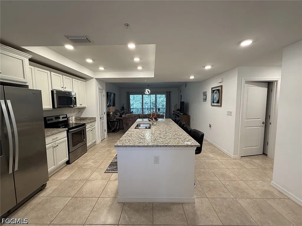 2 bed, 2.0 bath, 1235 sqft, $5,500 — Photo 4
