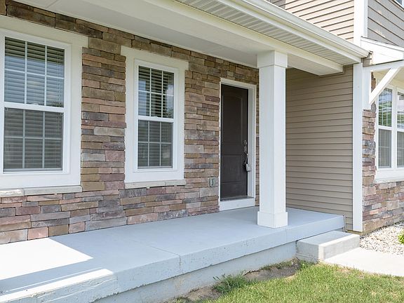 3rd image of 576 Laurel Wood St