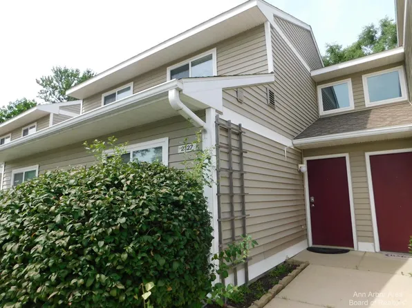 2127 Stone School Cir, Ann Arbor, MI 48108