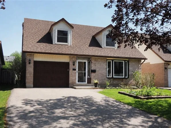 27 Scenic Wood Cres, Kitchener, ON N2A 3N2